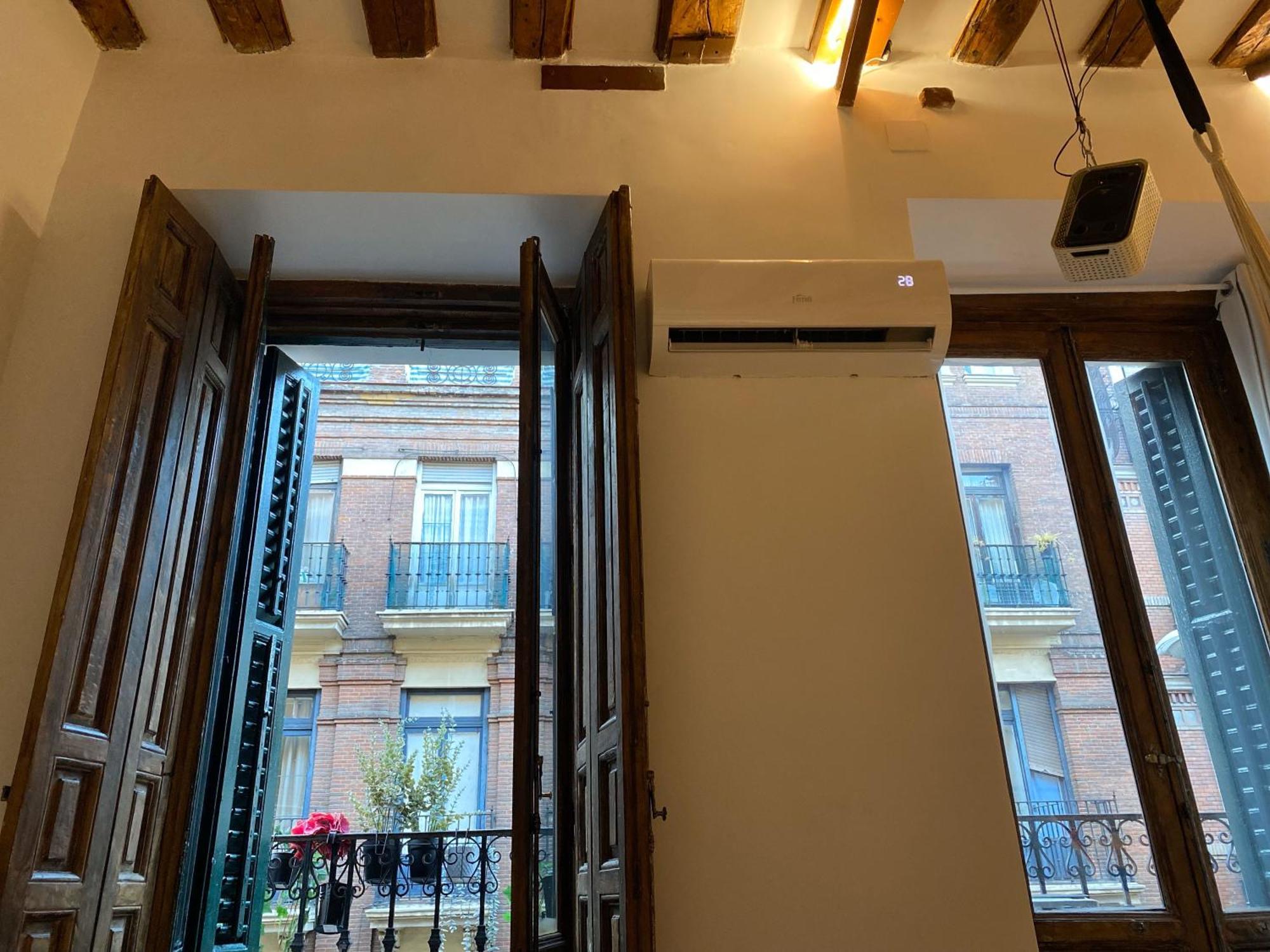 Hortaleza 4, Preciso Estudio En Chueca Junto A La Gran Via De Madrid Ngoại thất bức ảnh