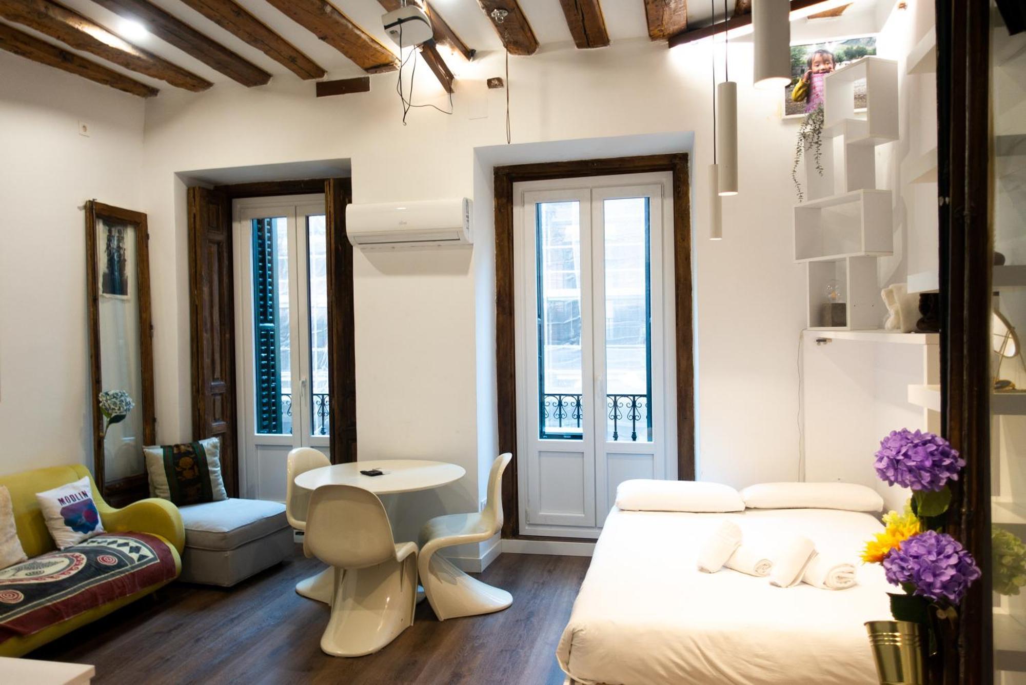 Hortaleza 4, Preciso Estudio En Chueca Junto A La Gran Via De Madrid Ngoại thất bức ảnh
